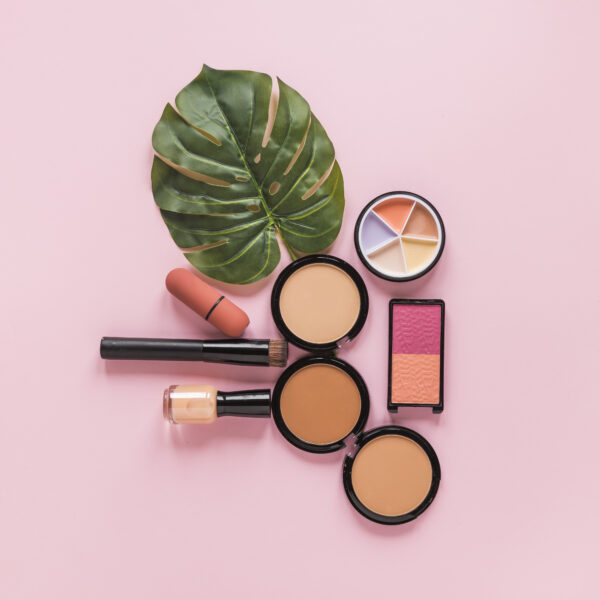 facial-powders-with-nail-polish-leaf-table